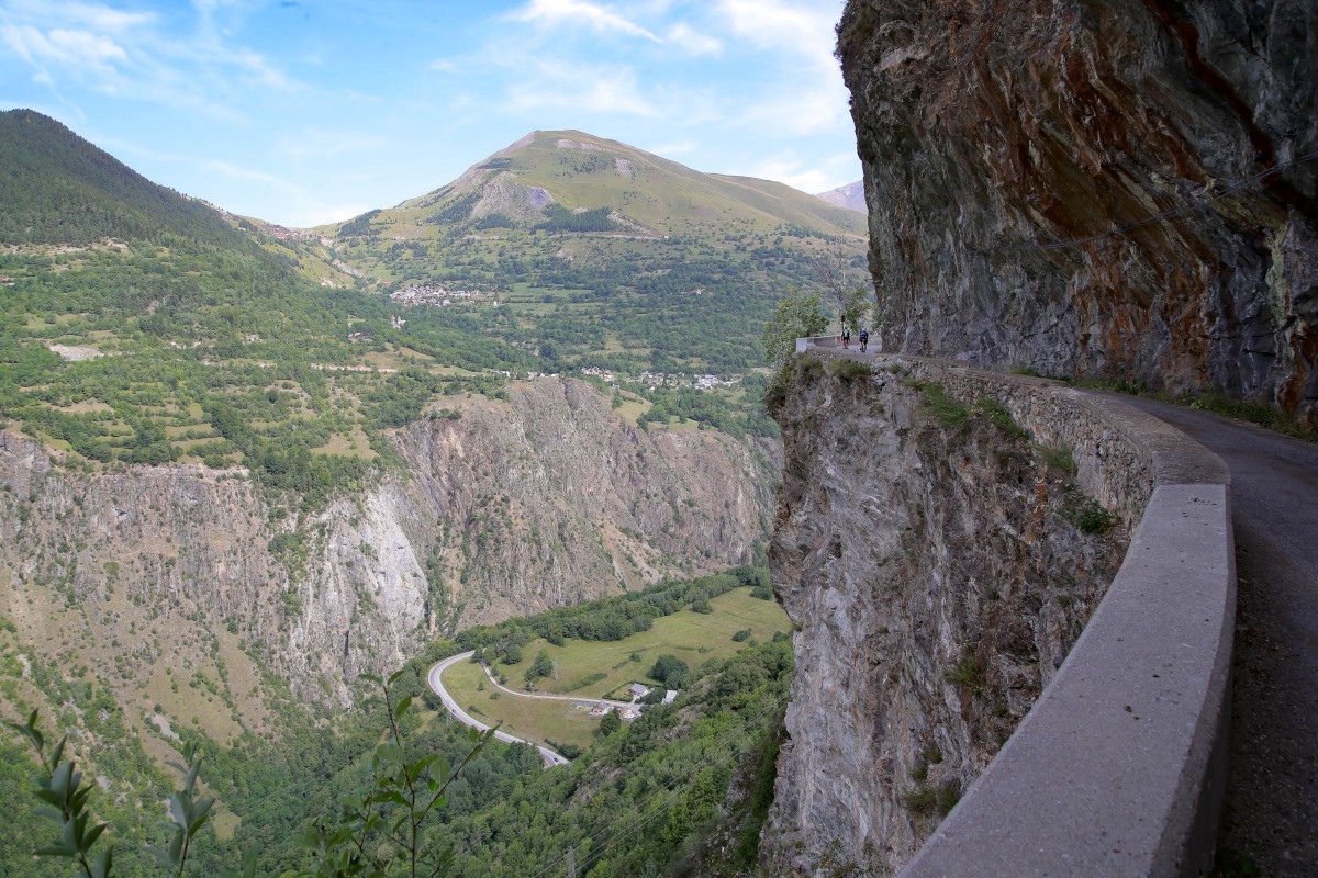Chambéry bike rentals e bike or racing road bike hire in the French Alps